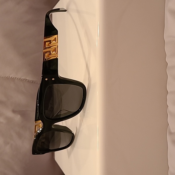 Versace Black Sunglasses brand new in the box - Picture 2 of 14